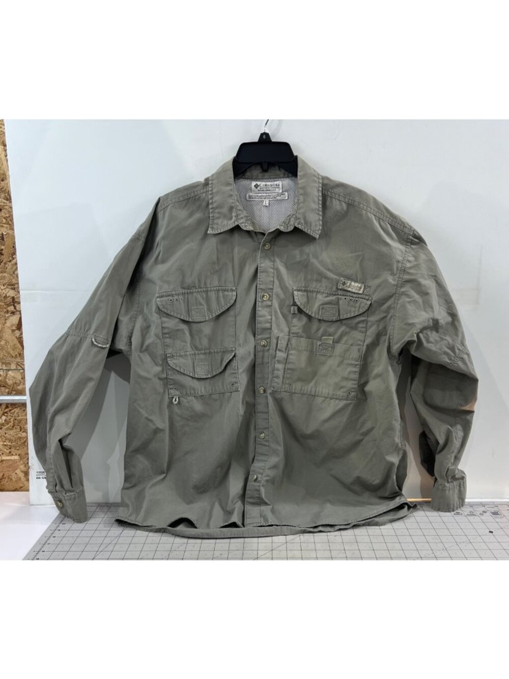 Columbia PFG Men’s Long-Sleeve Fishing Shirt Vented Back Light Khaki Sz. L